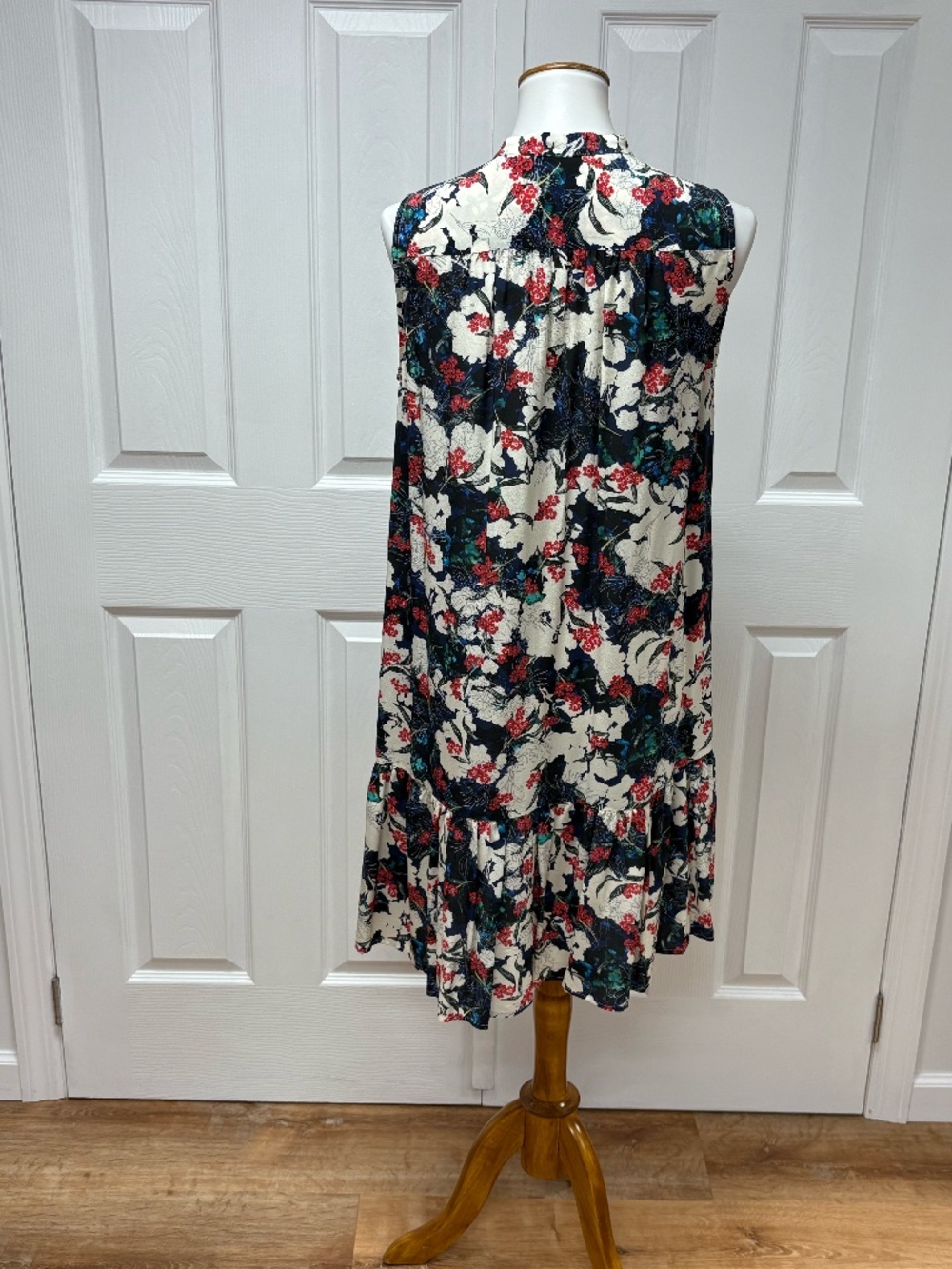 Saloni Abstract Floral Sleeveless Button Down Mandarin Collar Midi Dress-Size 6. - Picture 4 of 13